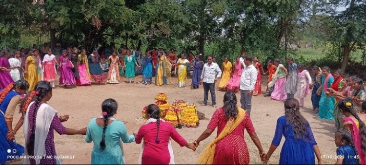 డిగ్రీ కళాశాలలో బతుకమ్మ సంబరాలు