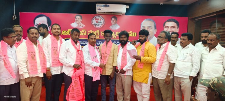 మరింత బలపడుతున్న బిఆర్ఎస్--కాంగ్రేస్ బిజెపి నాయకులను ఆహ్వానించిన ఎమ్మెల్యే